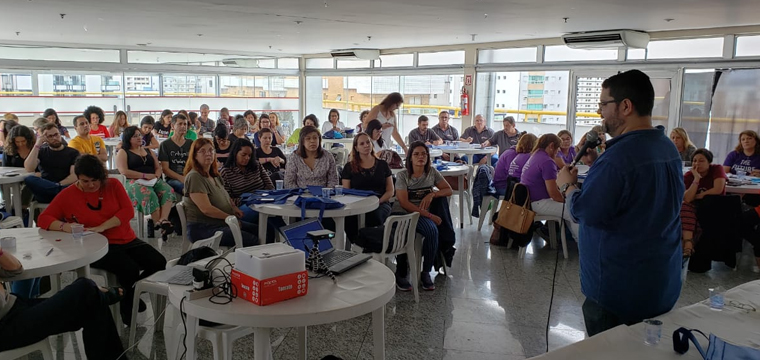 Ricardo Martins, dirigente do Sintetel, durante sua palestra