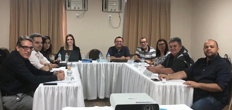 Representantes da TIM ( esq) e dirigentes sindicais iniciam as negociaes para o Acordo Coletivo 2019/2020