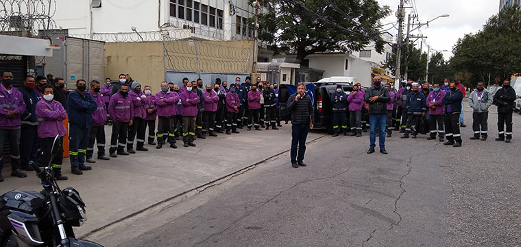 Sindicato e trabalhadores protestam em frente a Comfica