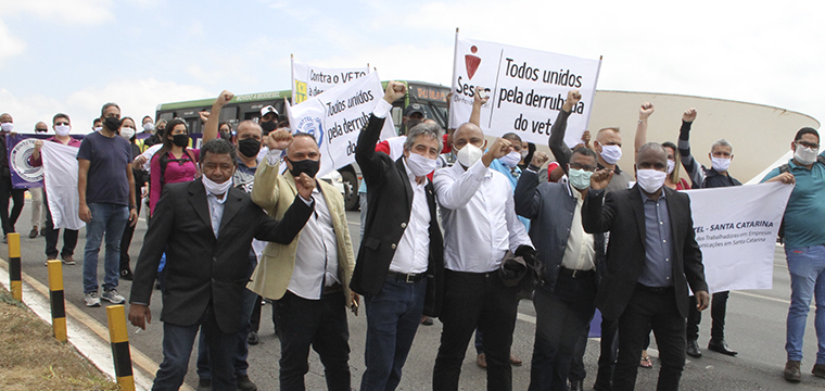 Dirigentes e representantes de base do Sintetel (Imagem: Andr Oliveira) 