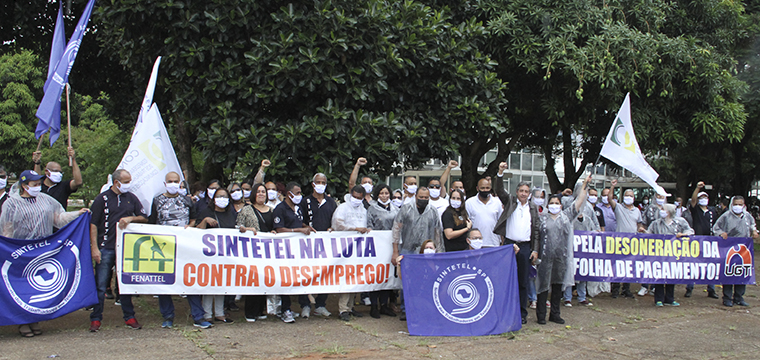 Na tarde de 03/11, o Sintetel e sindicatos de outras categorias protestaram em Braslia pela derrubada do veto da desonerao da folha de pagamento (Foto: Andr Oliveira)