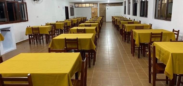 Salo amplo do restaurante