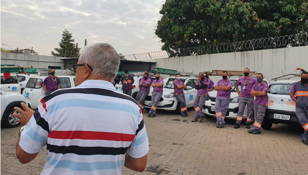 Reunio com os trabalhdores de Bauru conduzida pelo diretor Jorge Luiz Xavier