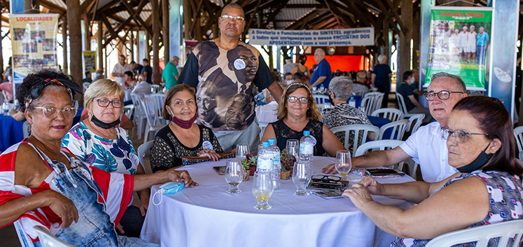 Aposentados de Marlia confraternizam com os antigos companheiros