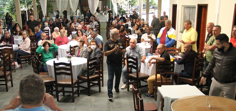 Os presentes estava sempre atentos s informaes do Sindicato