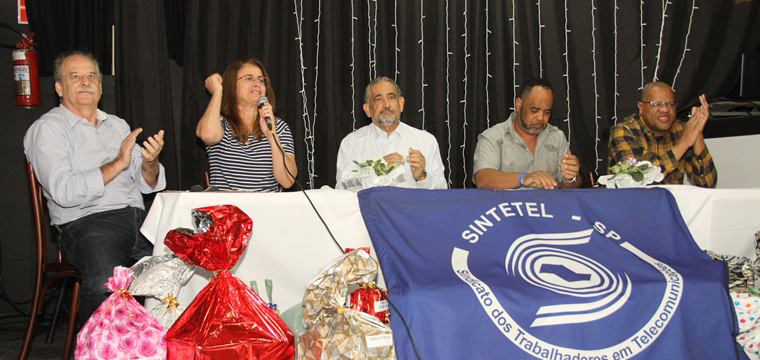 A diretora Social do SINTETEL, Cristiane do Nascimento, diretora Social do SINTETEL, exalta a participao das mulheres no evento dos aposentados,