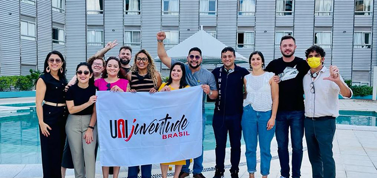 Fernando Brando (4 da direita para esquerda), dirigente do SINTETEL, participa do Frum de Sindicalizao para Jovens UNI Amrica 2022. 