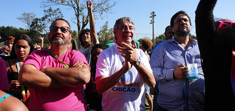 Os dirigentes do SINTETEL Giuskeller Oliveira dos Reis, Marcos Milanez e o pr-candidato a Deputado Federal Chico curtem a festa