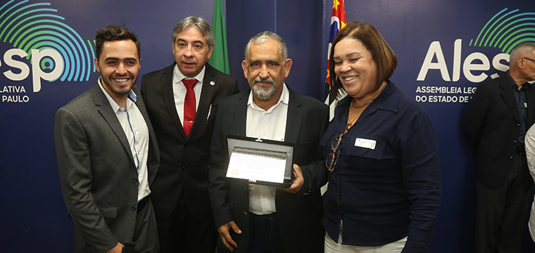 Pr-candidato a deputado estadual, Vitor Marques, diretor Secretrio do SINTETEL, Marcos Milanez, Gilberto Dourado, presidente do SINTETEL e Aurea Barrence, diretora das Relaes Sindicais do SINTETEL