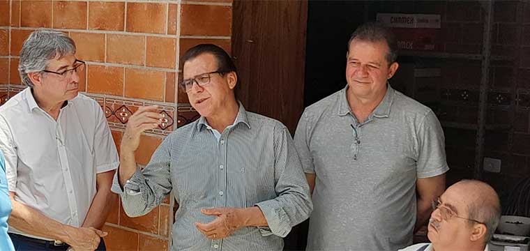 Deputado Federal, Luiz Marinho (ao centro), destaca o importante trabalho do SINTETEL na regio