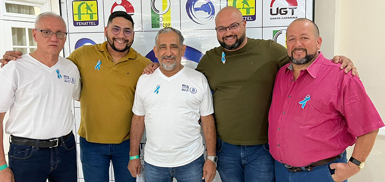 Presidente da CONTCOP, Jos Roberto, Erisvaldo Baiano, diretor SINTTEL-SC, Gilberto Dourado, presidente da FENATTEL  e do SINTETEL, Rogrio Soares, presidente SINTTEL-SC e Ojair Souza, vice presidente SINTTEL-SC