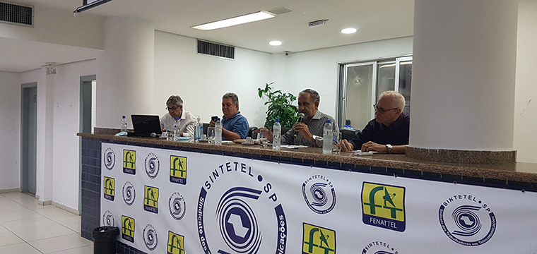 Gilberto Dourado, presidente do SINTETEL, explica a proposta orçamentária