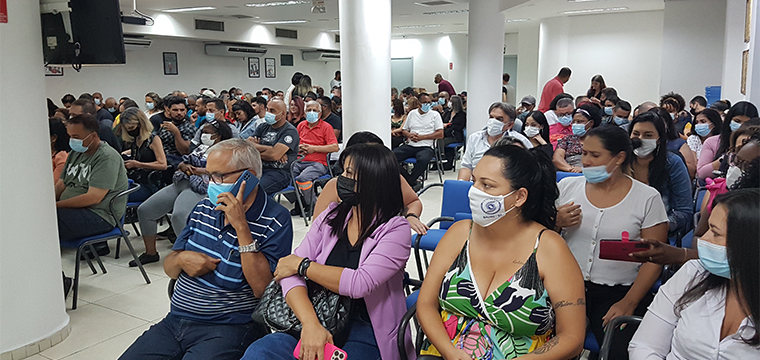 O pblico atento aos encaminhamentos da assembleia