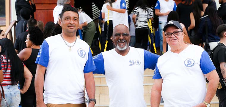 O diretor Gilson Carvalho (ao centro) com os delegados sindicais do Vale do Paraba