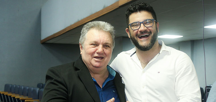 O secretrio Geral do SINTETEL,Mauro Cava de Britto agradeceu a presena do diretor de RH da V.TAL 