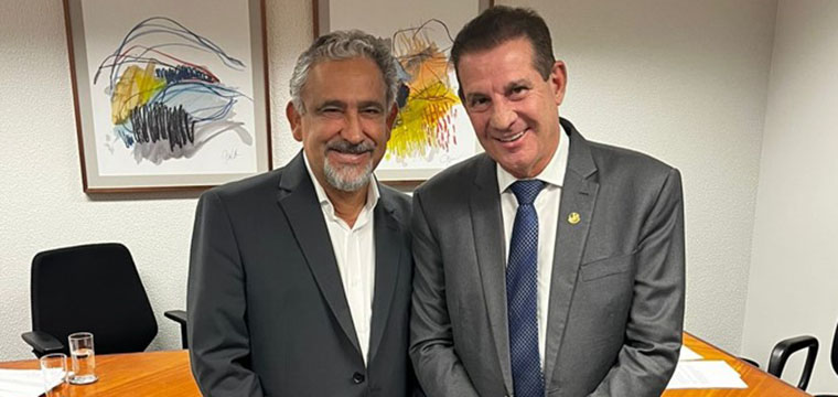 Presidente do SINTETEL e FENATTEL, Gilberto Dourado e o senador Vanderlan Cardoso