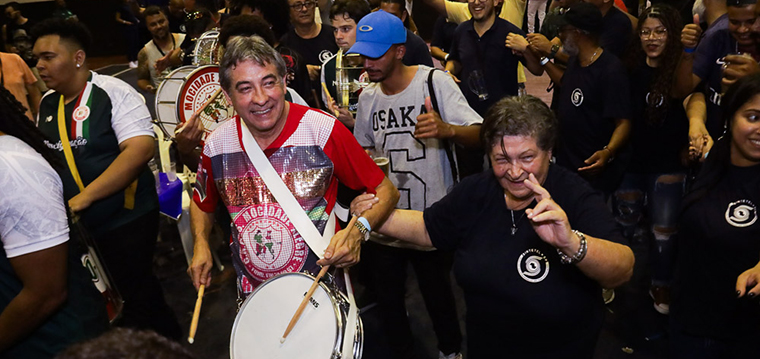 Marcos Milanez, diretor do SINTETEL, participou da bateria da Mocidade Alegre