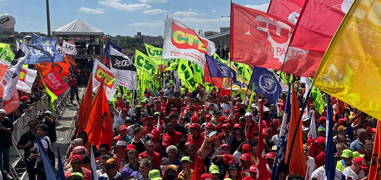 Bandeiras do SINTETEL tremulam no 1 de Maio