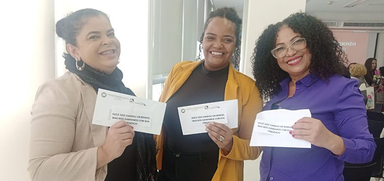Diretoras do SINTETEL Maria Edna e Aline Morais e Rosilnia Correa, diretora dos Comercirios