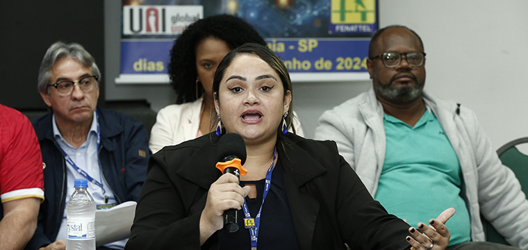 Representante do SINTTEL-GO, Ana Karolynne Bertthier, apresentou as resolues da Comisso da Mulher