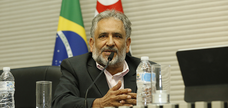 Presidente do SINTETEL, Gilberto Dourado, fala na CPI