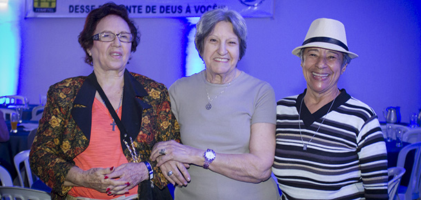 Da esq. para a dir. Maria Aparecida Mion, Yvette Izaltina e Nilva das Neves. Todas antigas colegas de trabalho