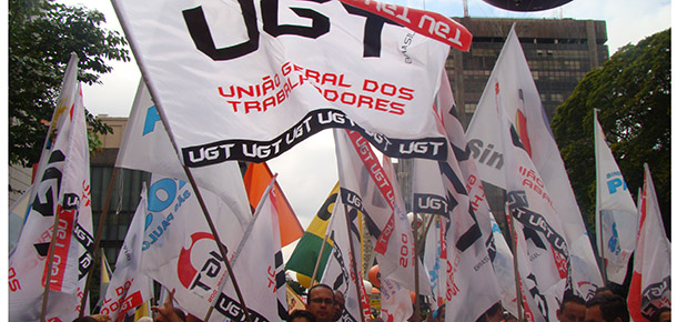 Cerca de 10 mil trabalhadores foram s ruas protestar