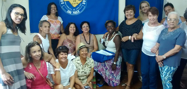 Mulheres da Baixada Santista reunidas em comemorao ao Dia Internacional da Mulher