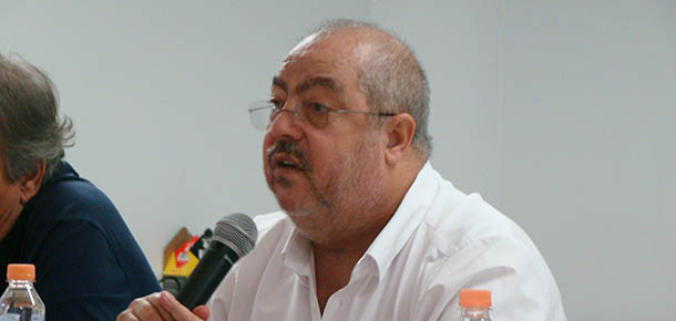 O presidente do Sintetel, Almir Munhoz, discorreu sobre os reflexos da crise nas negociaes coletivas 