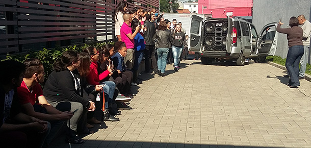 O Sintetel protestou na porta da empresa junto com os trabalhadores durante toda a tarde de 15 de junho