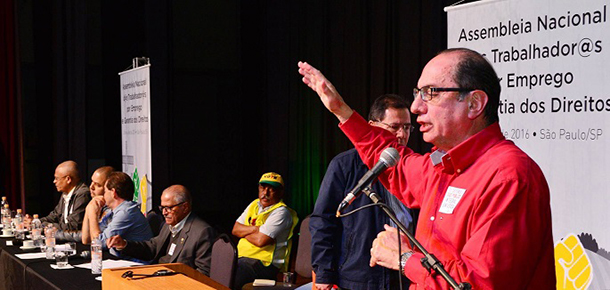 Ricardo Patah, presidente da UGT, discursa no evento 