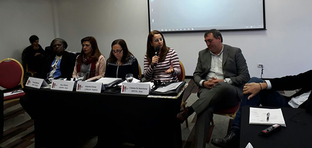 Vice-presidente do Sintetel, Cristiane do Nascimento, participa dos debates