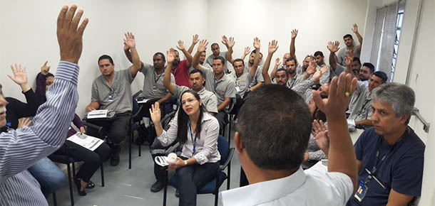 Bauru - trabalhadores votam no