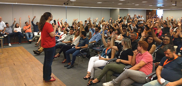 Foto de assembleia de aprovao do Acordo Coletivo, em dezembro de 2017