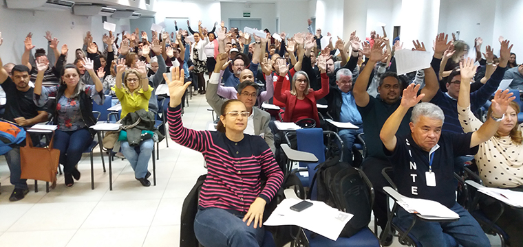 Plenria aprova Carta Compromisso que defende os direitos dos trabalhadores