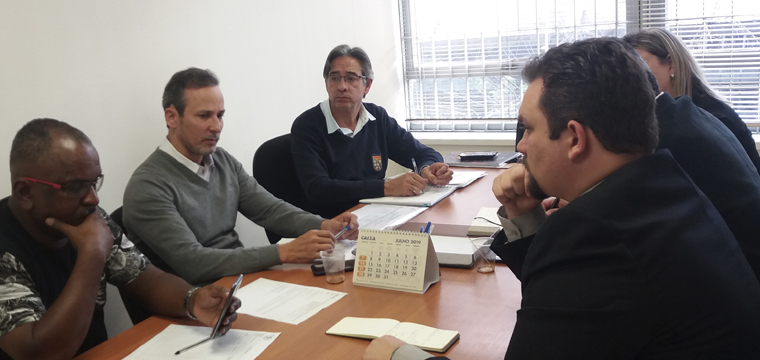 Durante reunio, representantes do Sintetel ficam indignados com a situao dos trabalhadores da Ezentis