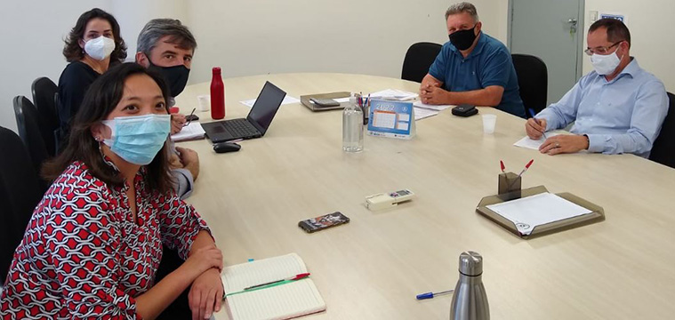 Representantes da Padtec em negociao com os dirigentes do SINTETEL