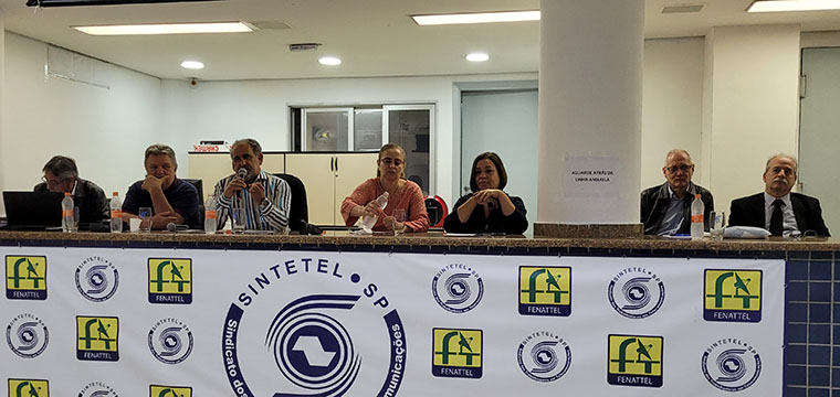 Presidente do SINTETEL, Gilberto Dourado, faz as consideraes finais e encerra os trabalhos