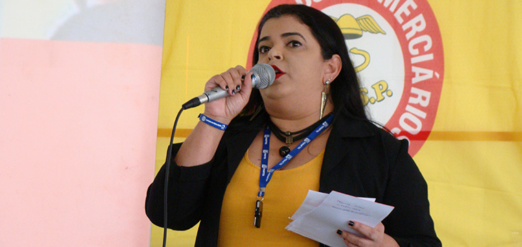 Maria Edna Medeiros, dirigente da FENATTEL, mediou os trabalhos sobre inclusão e diversidade