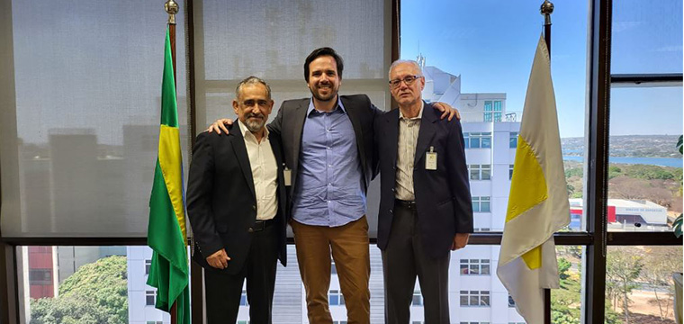 Gilberto Dourado, presidente do SINTETEL e da FENATTEL; Carlos Manuel Baigorri,  presidente da Agncia Nacional de Telecomunicaes  ANATEL e Jos Roberto Silva,  presidente da CONTCOP e vice-presidente do SINTETEL