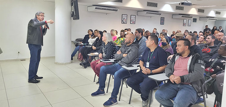 Diretor Secretrio do SINTETEL, Marcos Milanez, defende os ex-trabalhadores da Alpitel