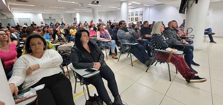 O auditrio ficou lotado com os representantes sindicais