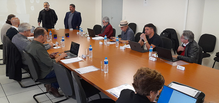 Gilberto Dourado, presidente do SINTETEL, faz a abertura do evento Tripartite