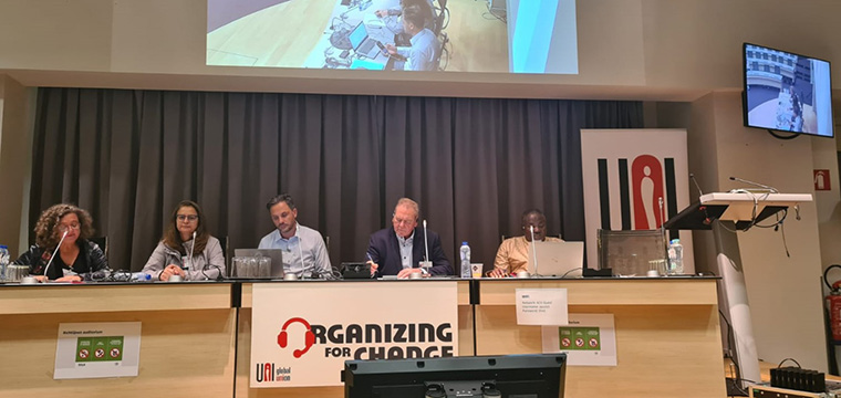 Cristiane do Nascimento (2 da esq. para dir.), diretora de Relaes Internacionais da FENATTEL, participa da mesa de discusso