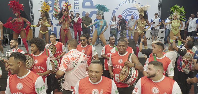 A Mocidade Alegre anima a galera