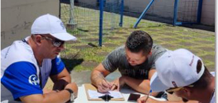 O dirigente sindical, Paulo Xavier, aproveita para atualizar o banco de dados de scios do SINTETEL
