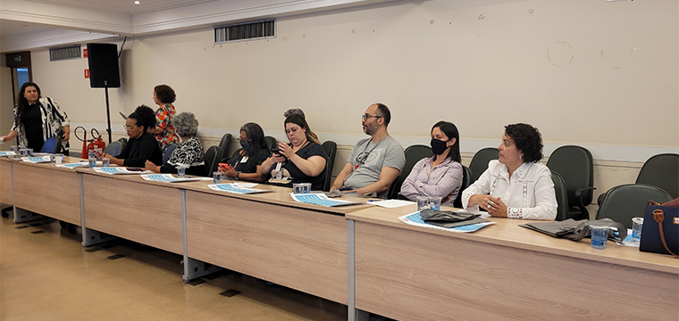 o pblico atento ao debate 