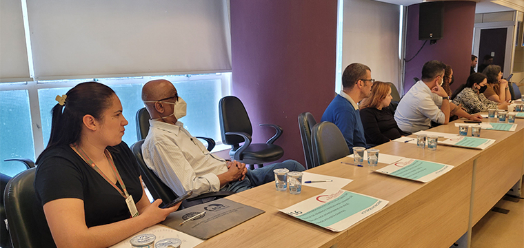 o pblico atento ao debate 