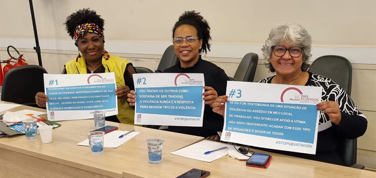 Cleonice Caetano, dos Comercirios de SP e UGT, e companheiras sindicalistas apoiam a campanha '16 Dia de Ativismos