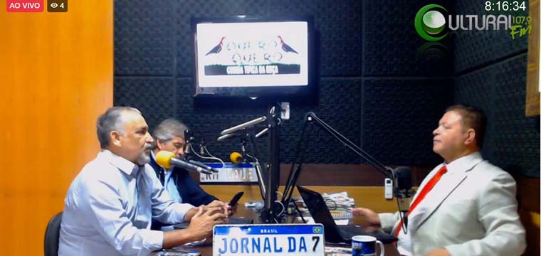 Presidente do SINTETEL, Gilberto Dourado, durante entrevista  Cultural FM do Vale do Paraba